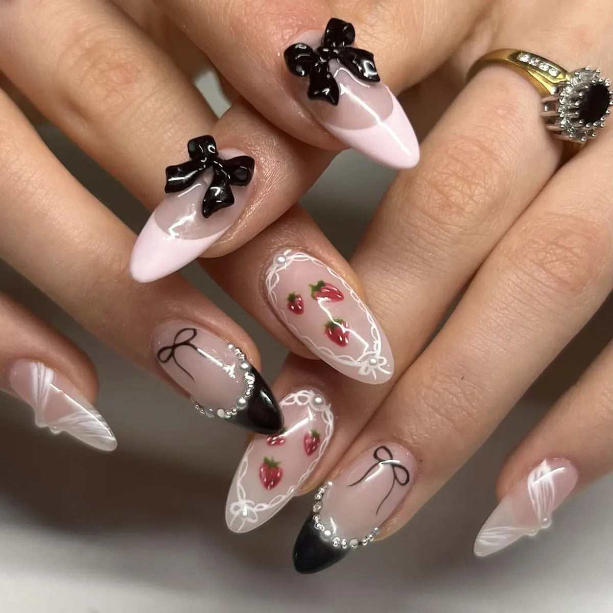 Faux Ongles à Coller – Noeud & Strass