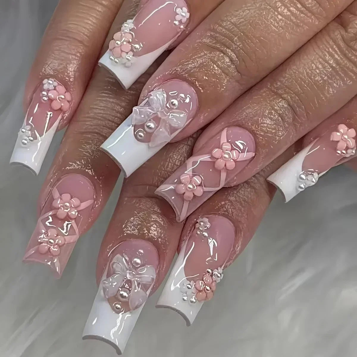 Faux Ongles à Coller – Noeud & Strass